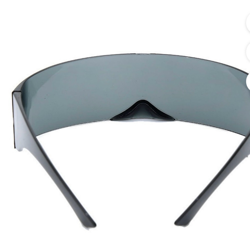 Futuristic Silver Visor Sunglasses - Picture 4 of 5